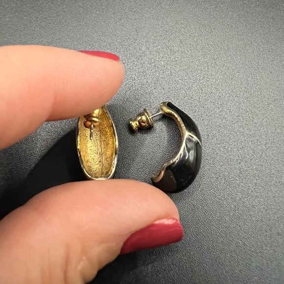 Vintage Black Gold Tone Enamel Earrings - Picture 2 of 3